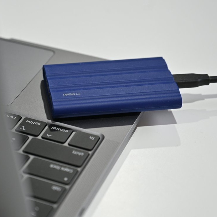 4TB Samsung T7 Shield SSD USB-C - Image 3